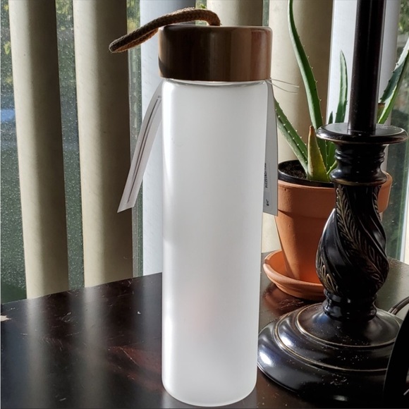 EcoOne - Glass Water Bottle 18oz - Picture 2 of 5